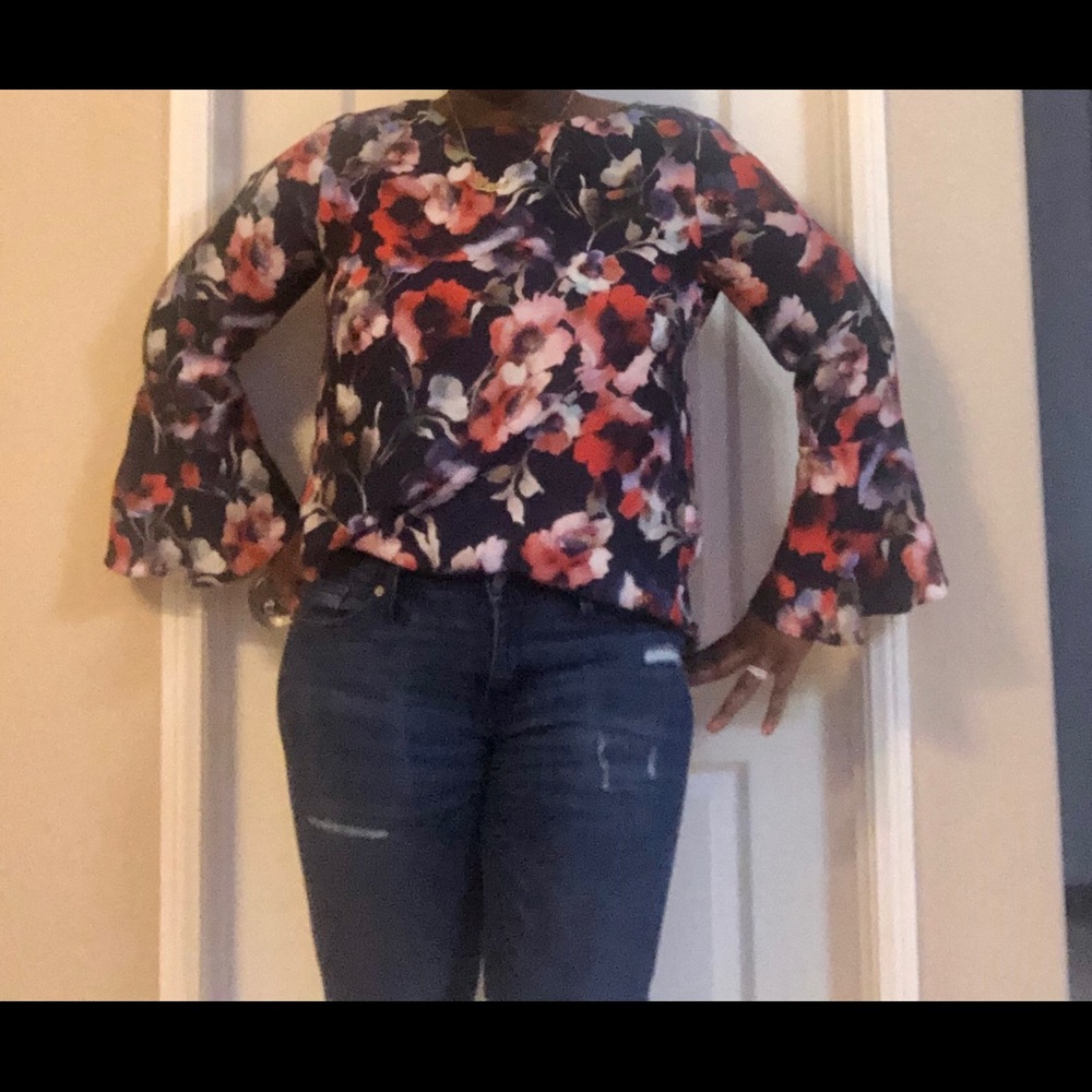 👚 BEAUTIFUL Multi colored flowered blouse 👚